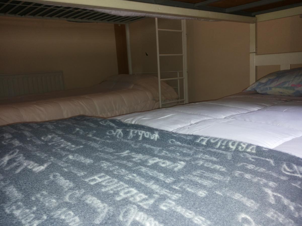 Costas Hostel Action Tseri Ngoại thất bức ảnh