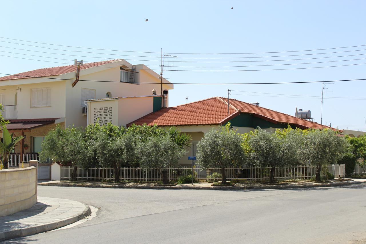 Costas Hostel Action Tseri Ngoại thất bức ảnh