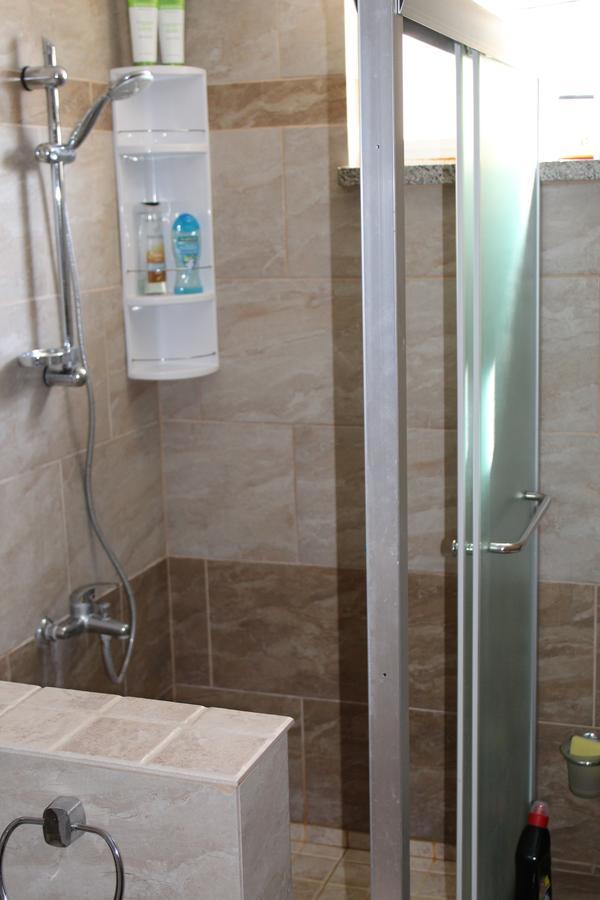 Costas Hostel Action Tseri Ngoại thất bức ảnh
