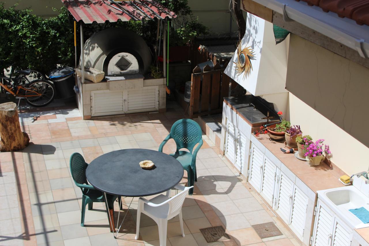 Costas Hostel Action Tseri Ngoại thất bức ảnh