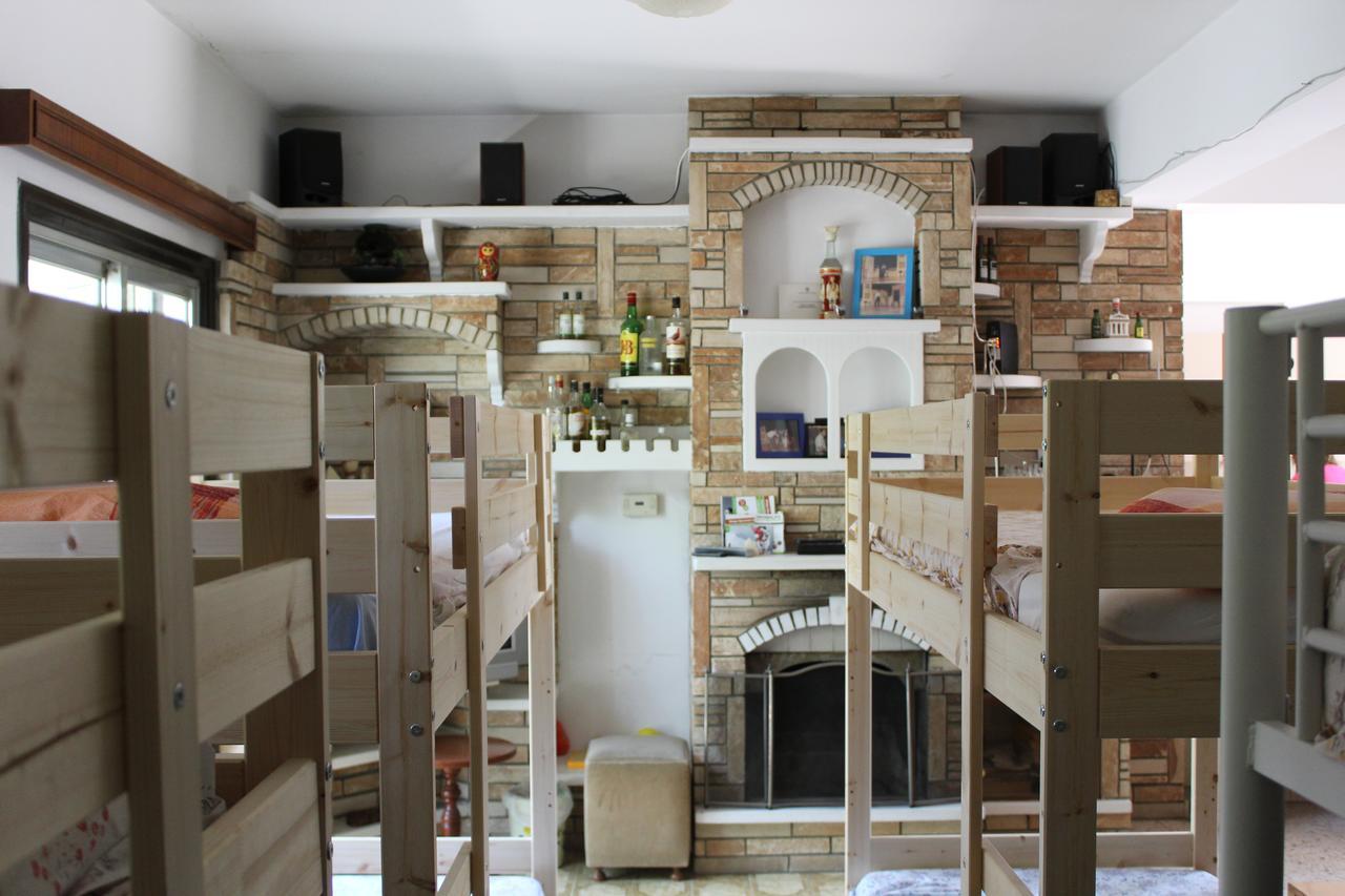 Costas Hostel Action Tseri Ngoại thất bức ảnh